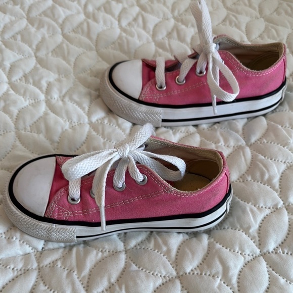 Converse Pink and White Low-Top Kids Sneakers Size 7 EUC! - Picture 5 of 9